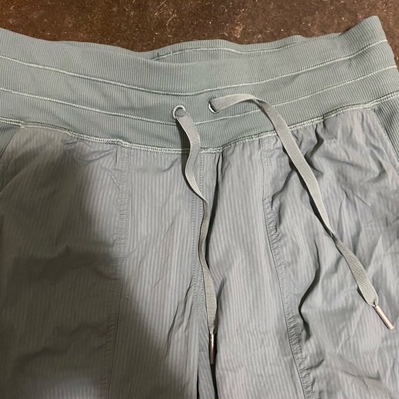 Lululemon dance studio pant. Size 6. - Picture 3 of 3
